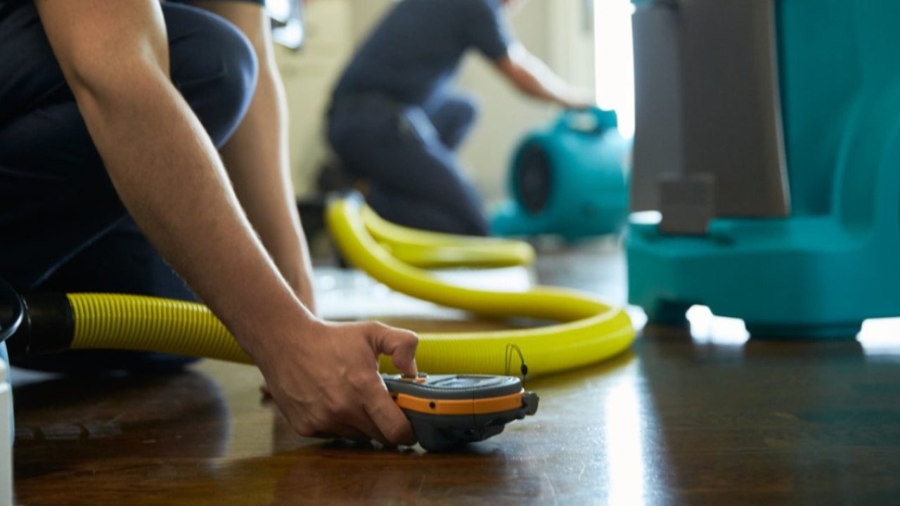 Commercial Water Extraction Services in Houston, Texas: What to Do After a Leak, Flood, or Pipe Burst